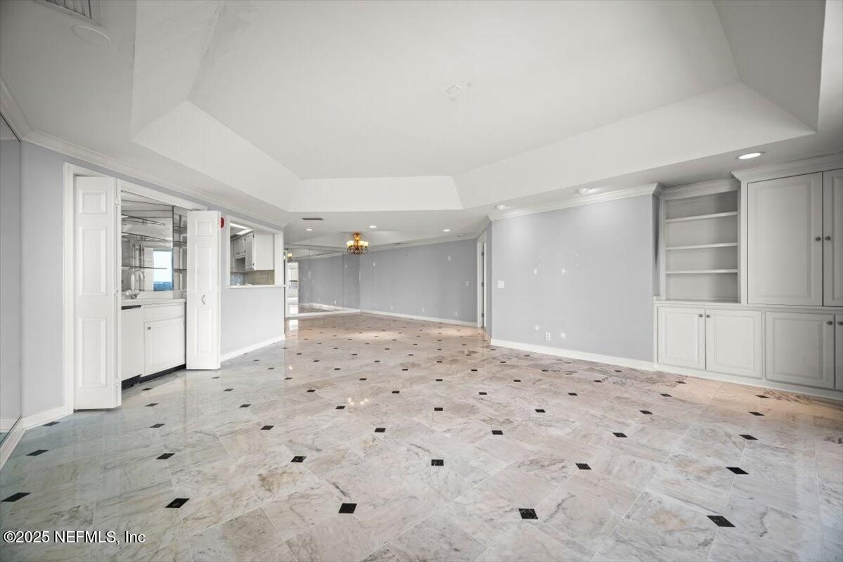 Empty room, Interior, Recessed Lighting