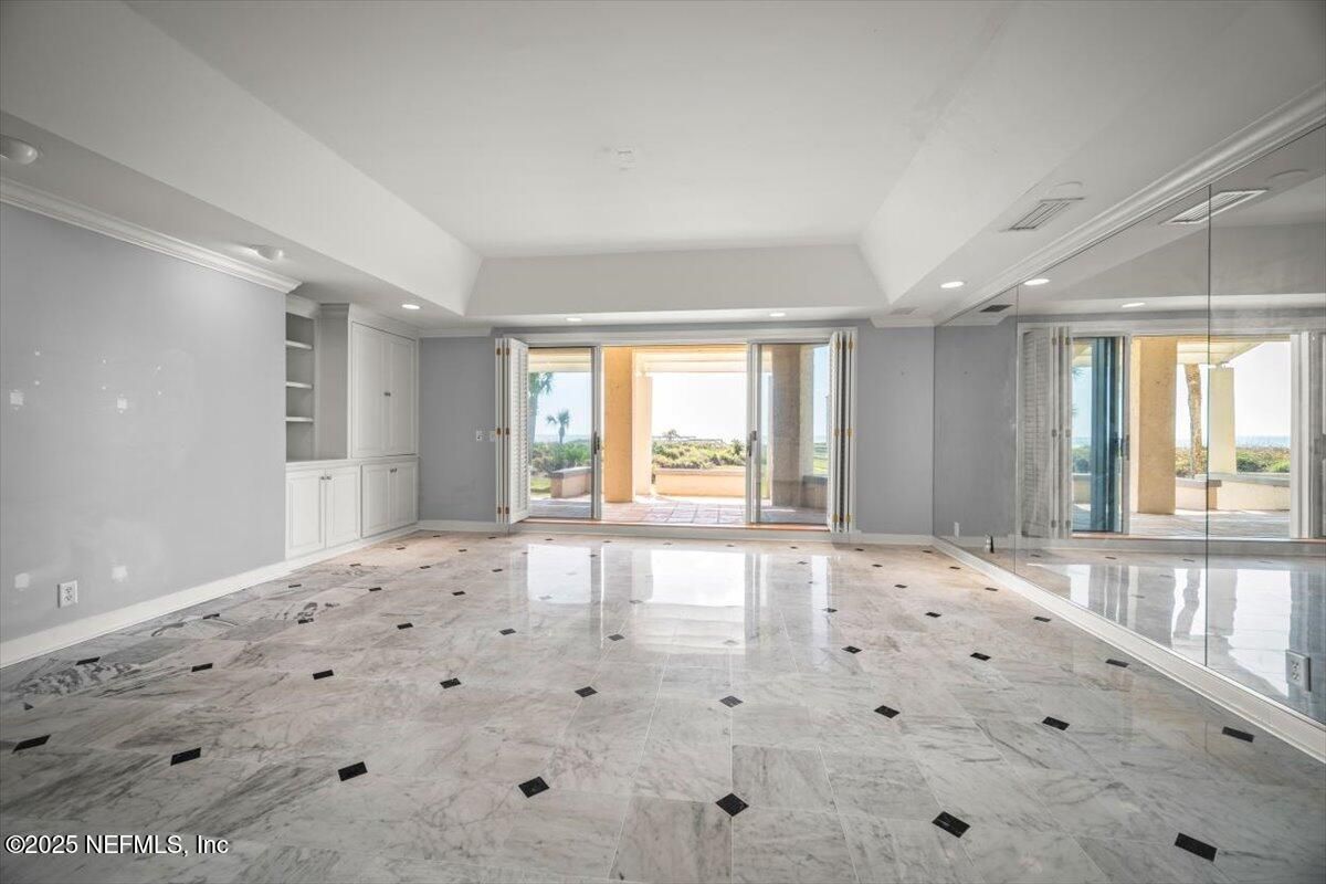 Empty room, Interior, Marble, Recessed Lighting