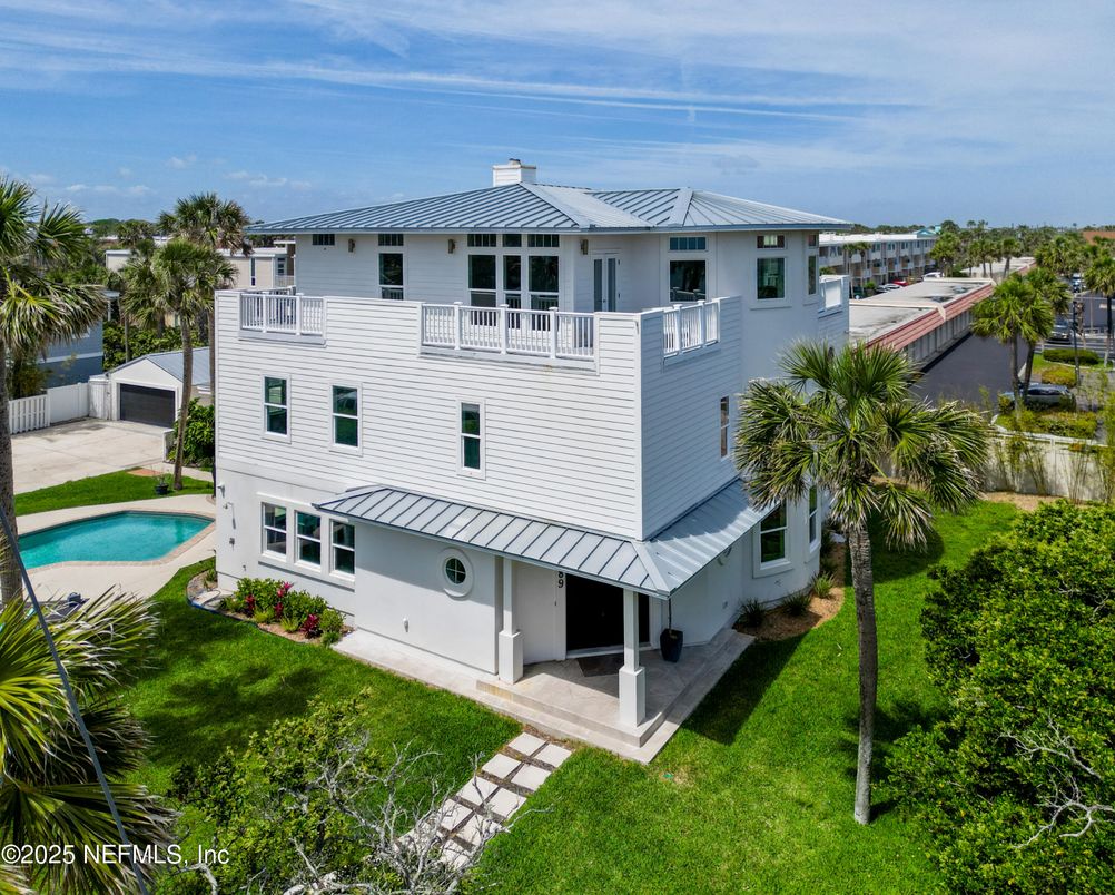 Exterior, Drone