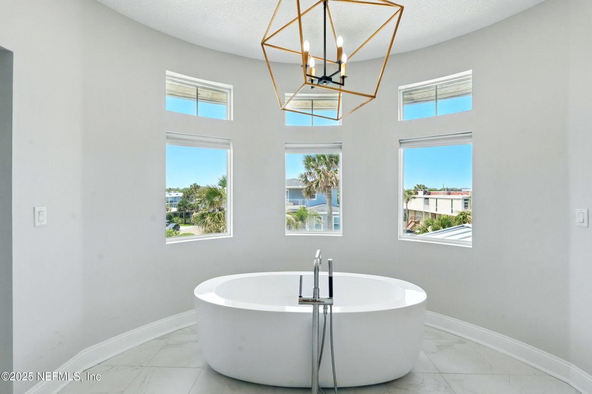 Bathroom, Free Standing Baths, Interior, Marble, Pendant Lights, Water