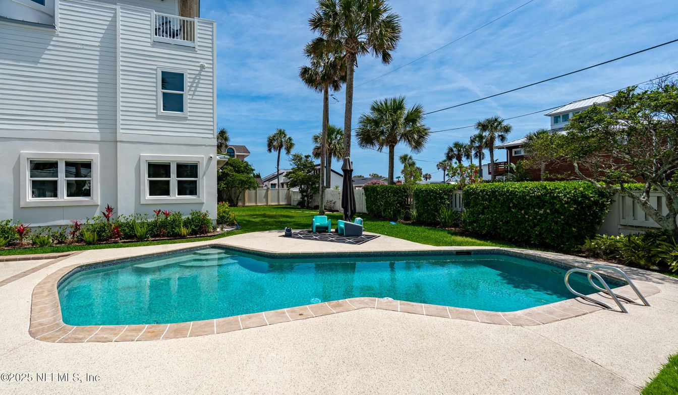 Exterior, Pool