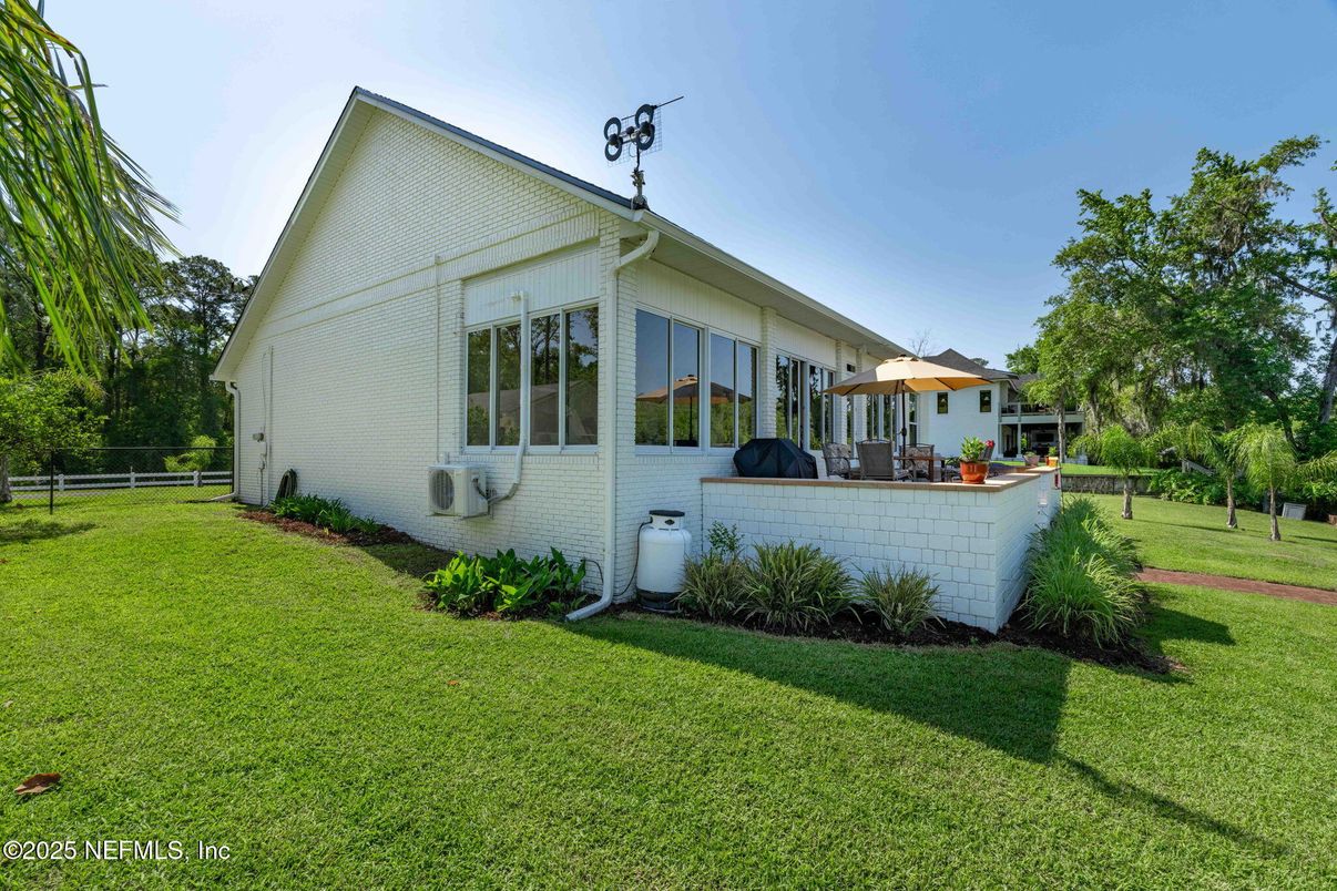 Backyard, Exterior