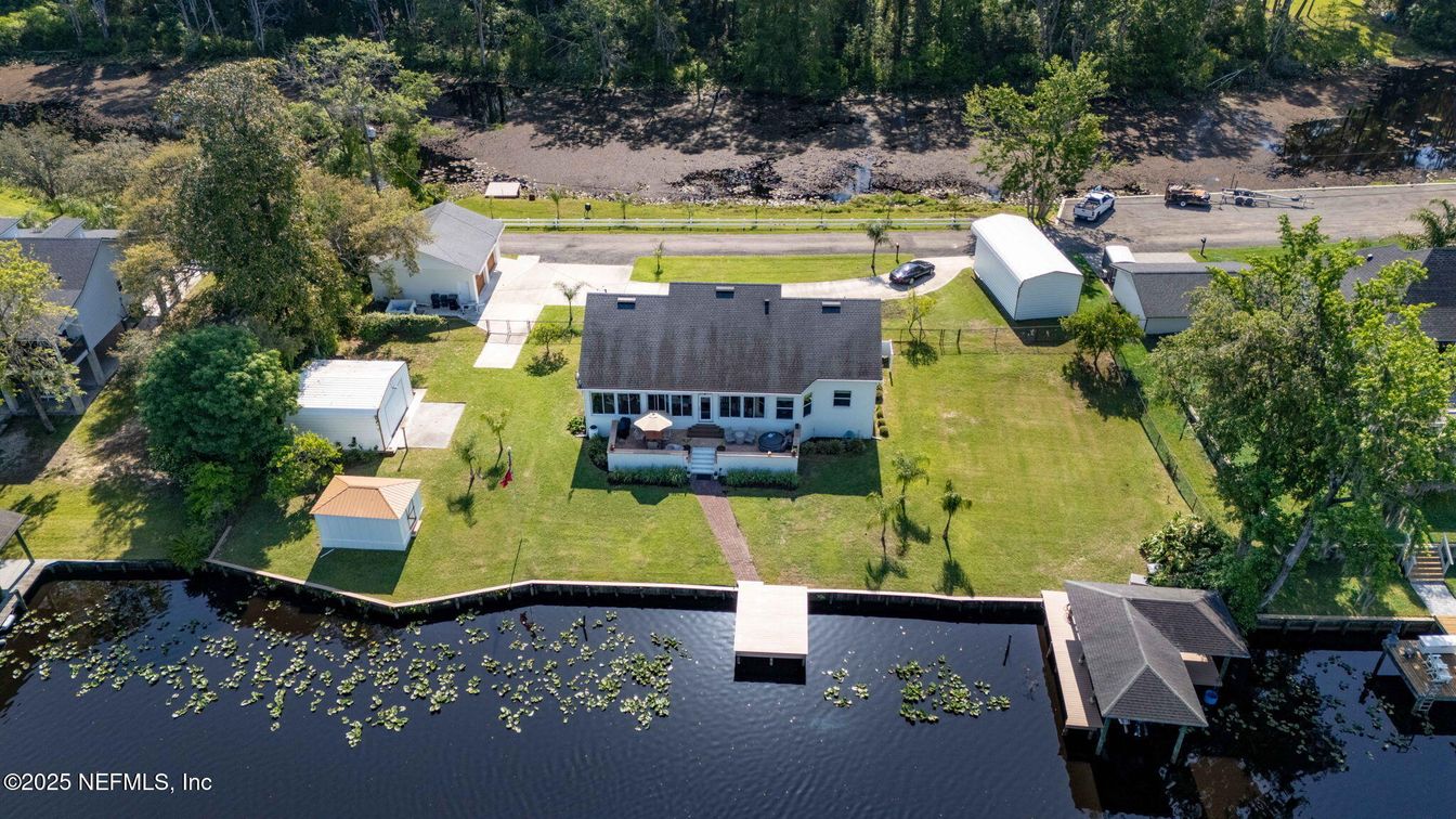 Exterior, Drone