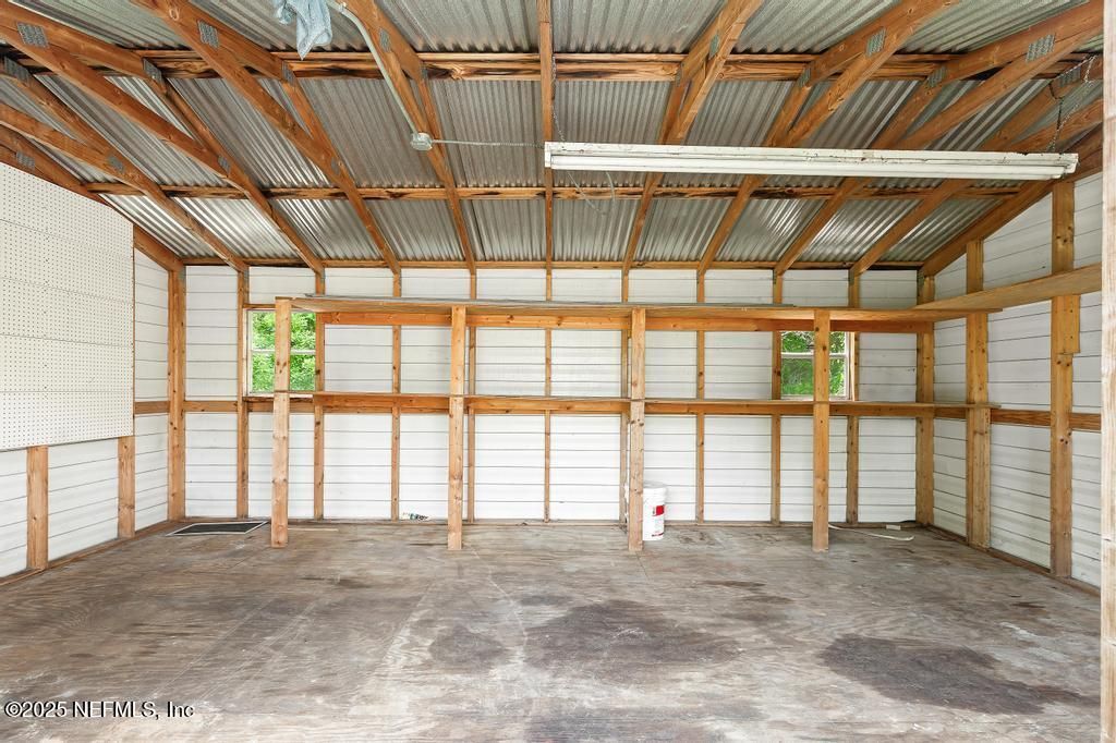 Garage, Interior, Wooden Beams