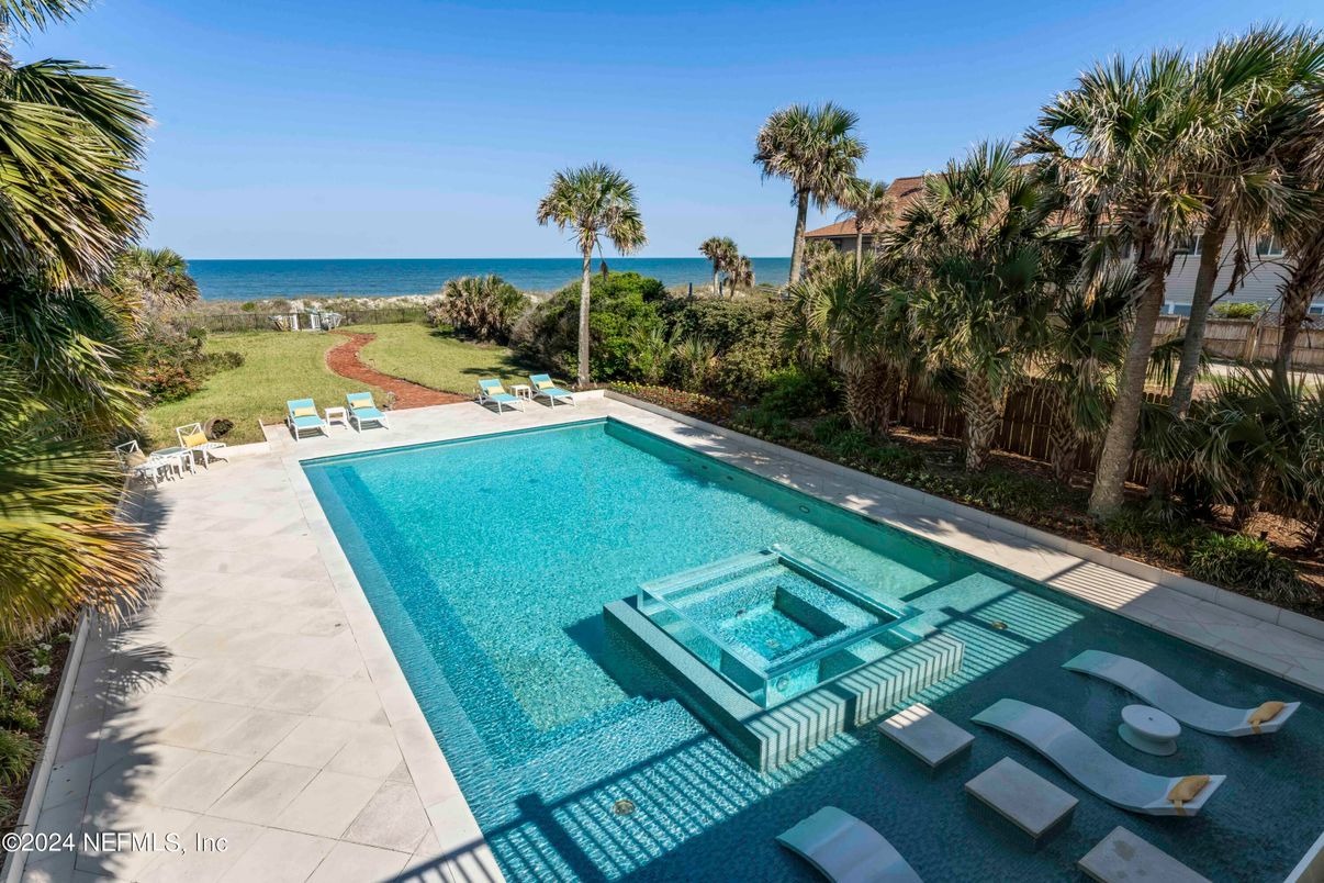 Exterior, Pool, Water