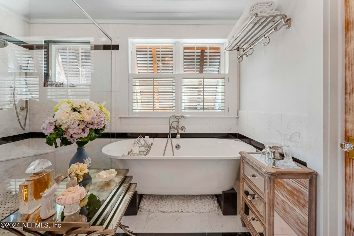 Bathroom, Free Standing Baths, Interior
