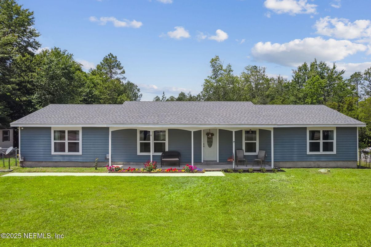 Backyard, Exterior, Facade, Ranch