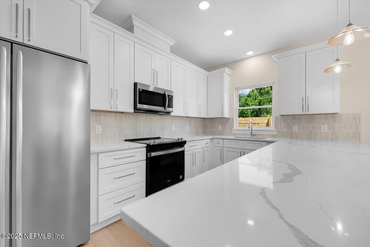 Interior, Kitchen, Pendant Lights, Recessed Lighting, Wood Texture Flooring