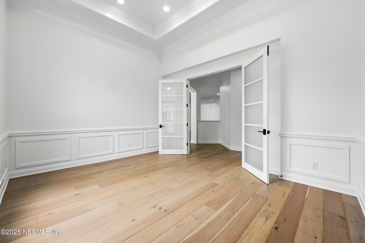 Empty room, Interior, Recessed Lighting, Wood Texture Flooring
