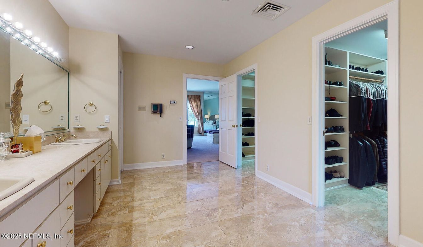 Bathroom, Dual Sink Vanities, Interior, Recessed Lighting