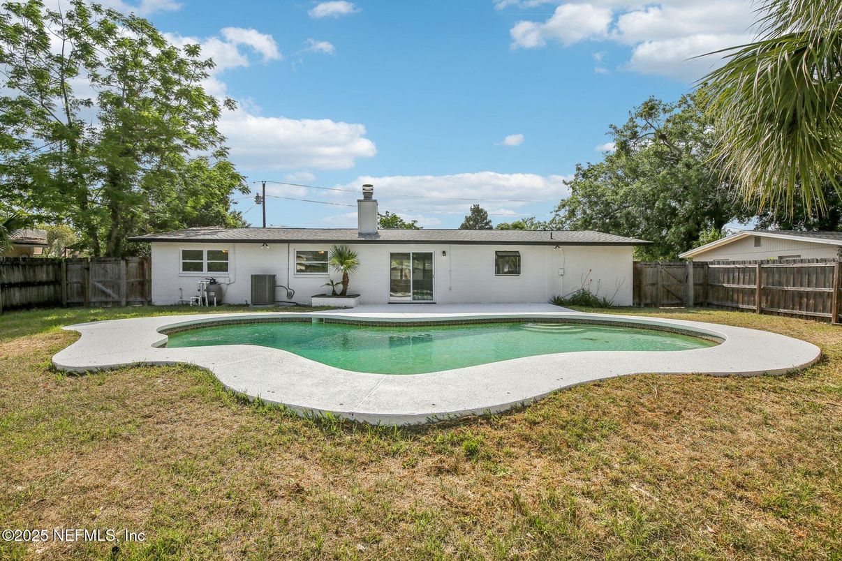 Backyard, Exterior, Pool
