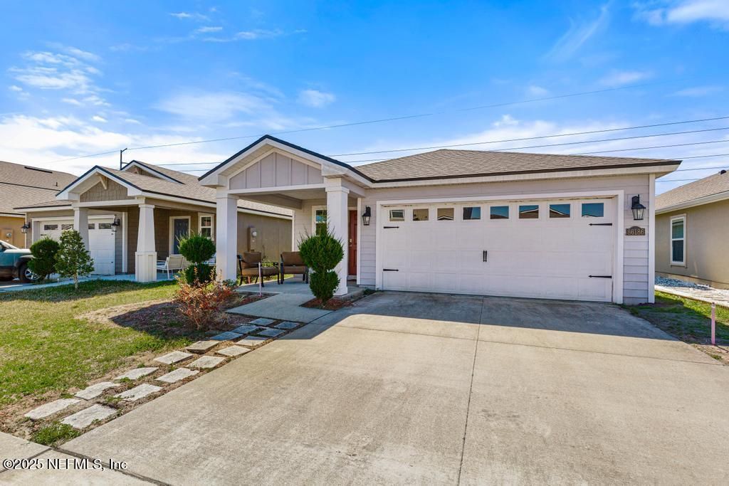 Attached, Exterior, Facade, Ranch