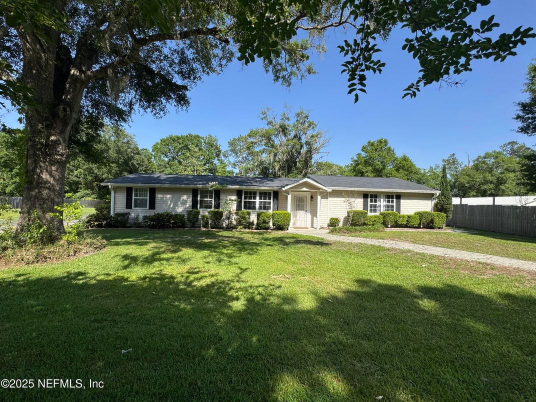 Backyard, Exterior, Facade, Ranch
