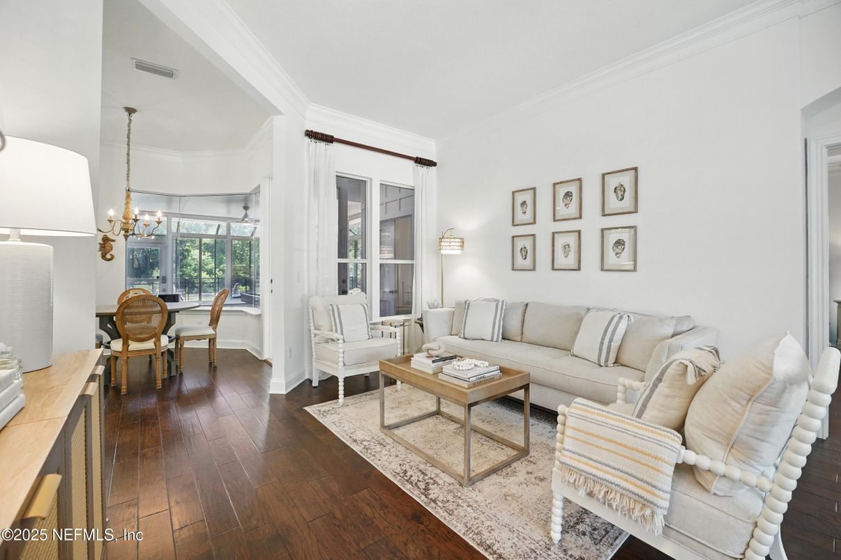 Chandelier, Dining room, Interior, Living room, Pendant Lights, Wood Texture Flooring