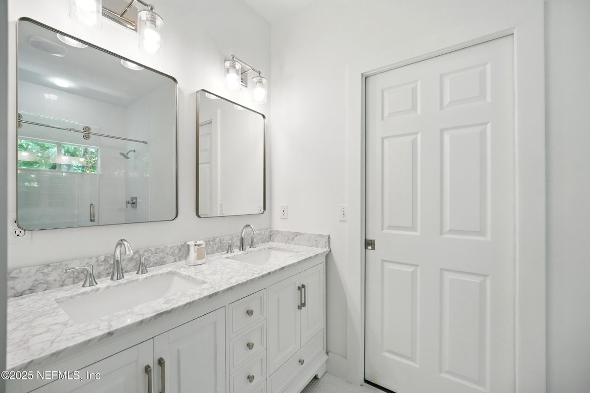 Bathroom, Dual Sink Vanities, Interior