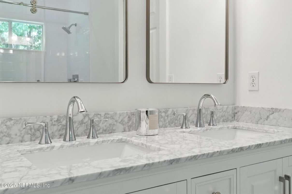 Bathroom, Dual Sink Vanities, Interior