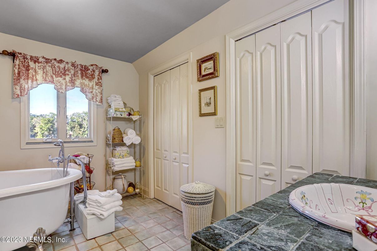 Bathroom, Free Standing Baths, Interior