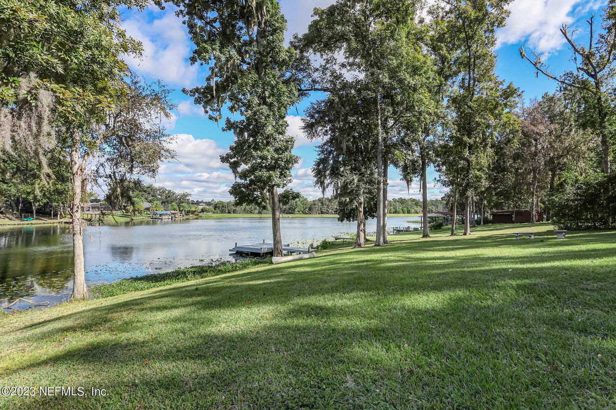 Exterior, Lake