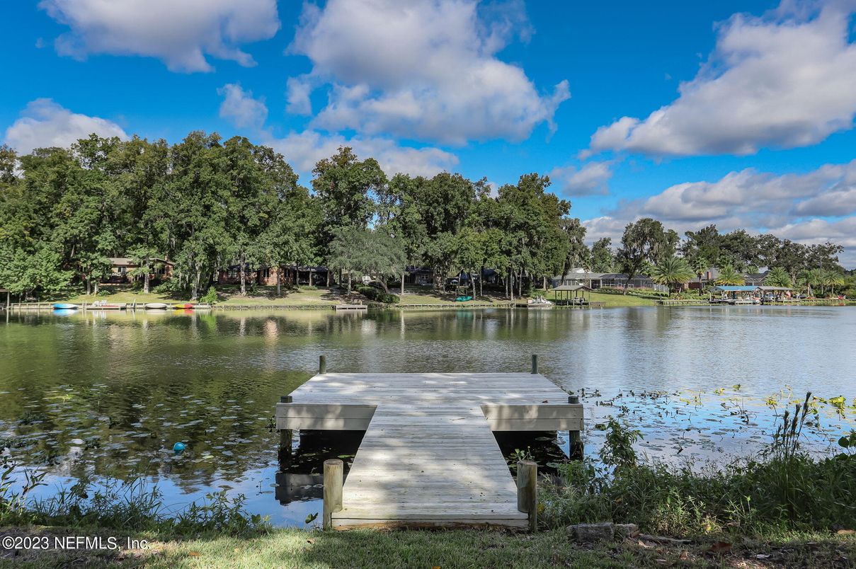 Exterior, Lake
