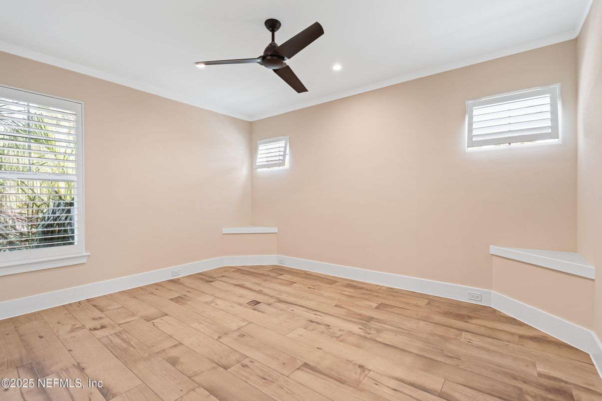 Empty room, Interior, Recessed Lighting, Wood Texture Flooring