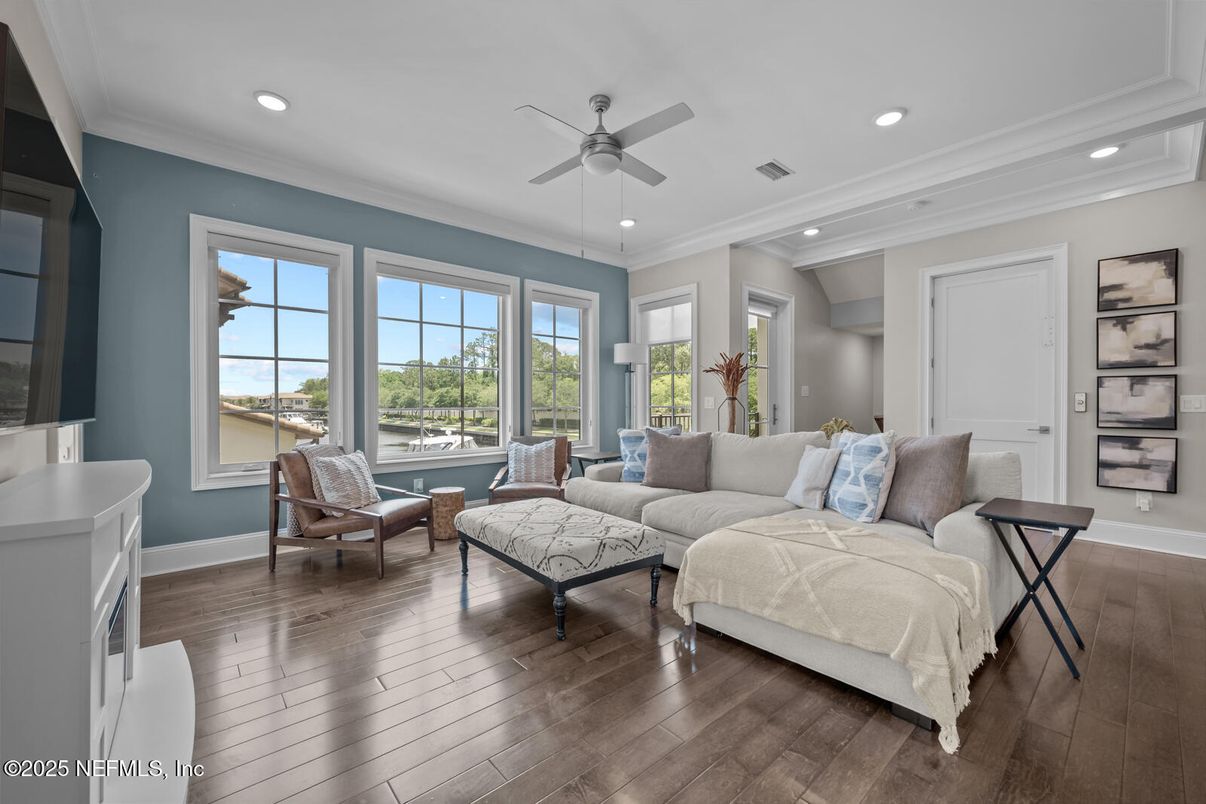 Bedroom, Interior, Living room, Recessed Lighting, Wood Texture Flooring