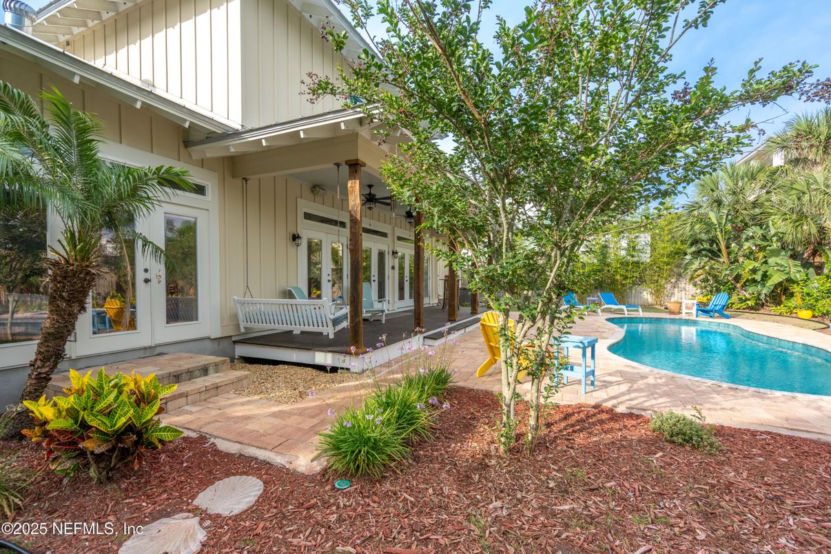 Exterior, Pool