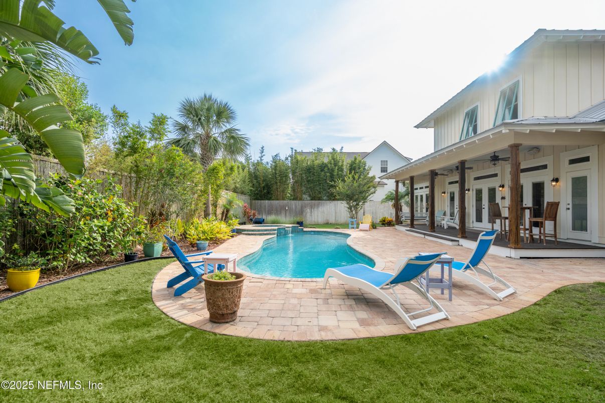 Exterior, Pool