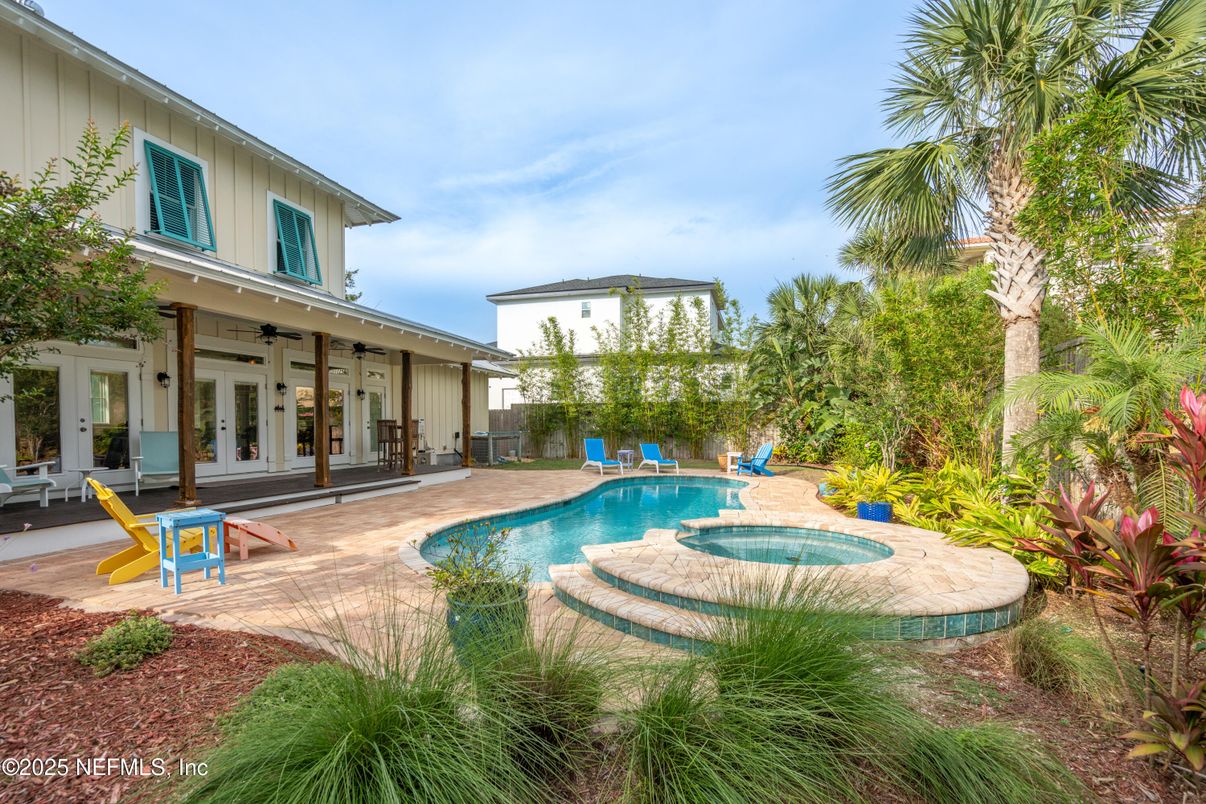 Exterior, Pool