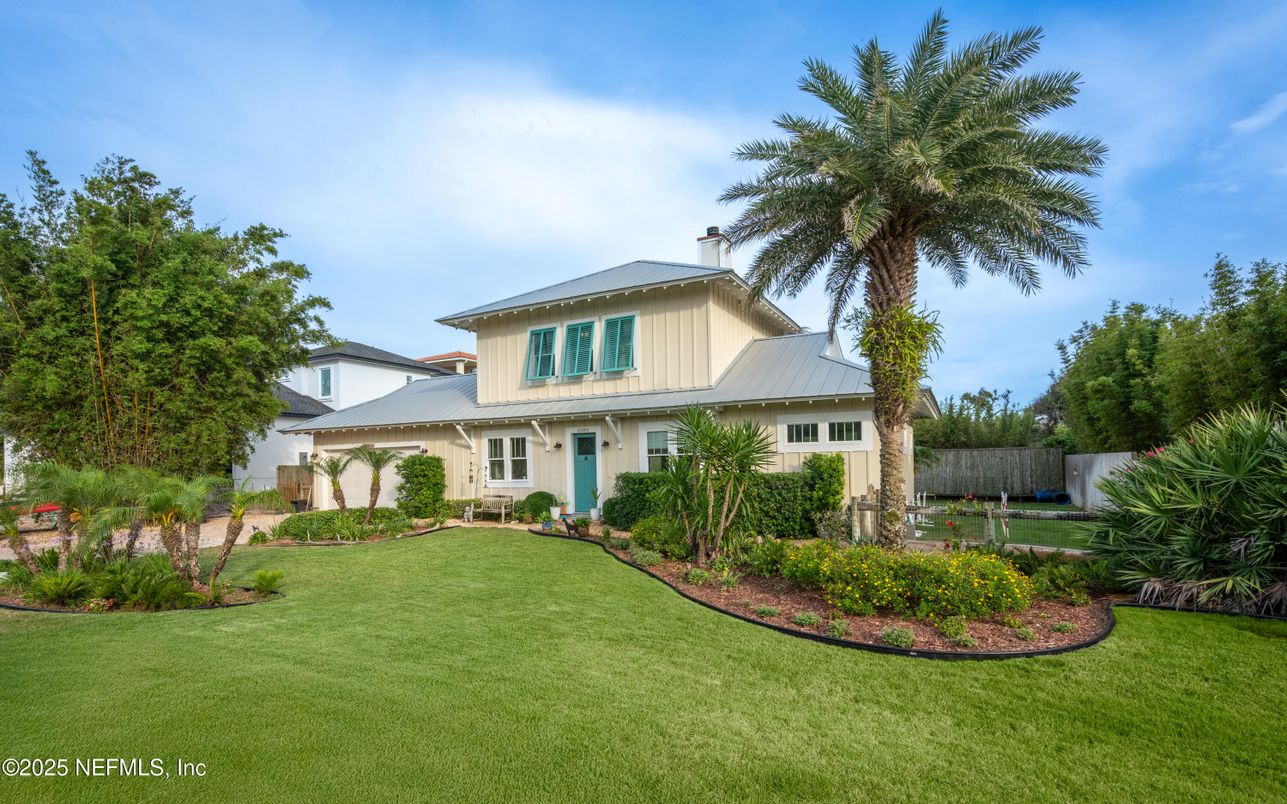 Backyard, Exterior, Facade, Farmhouse