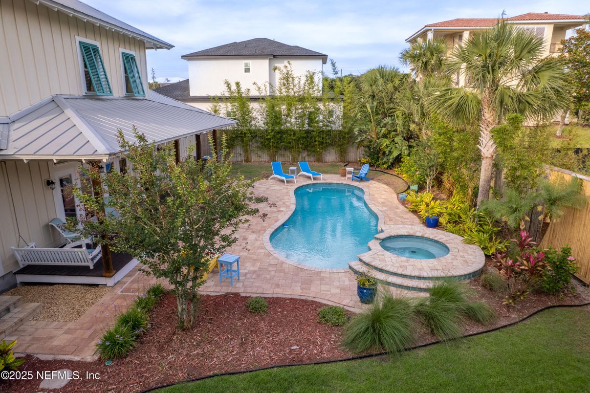Exterior, Pool