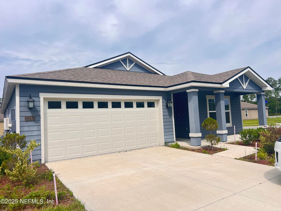 Attached, Exterior, Facade, Ranch