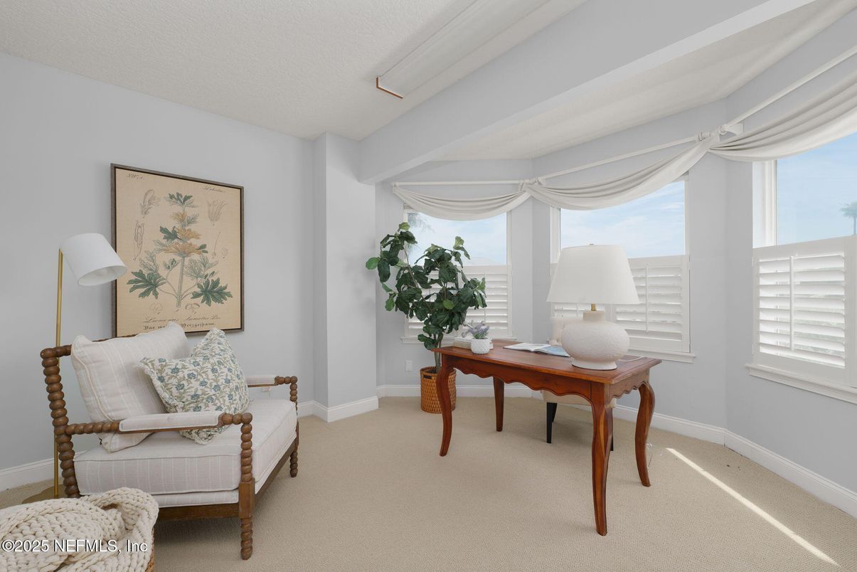Home Office, Interior