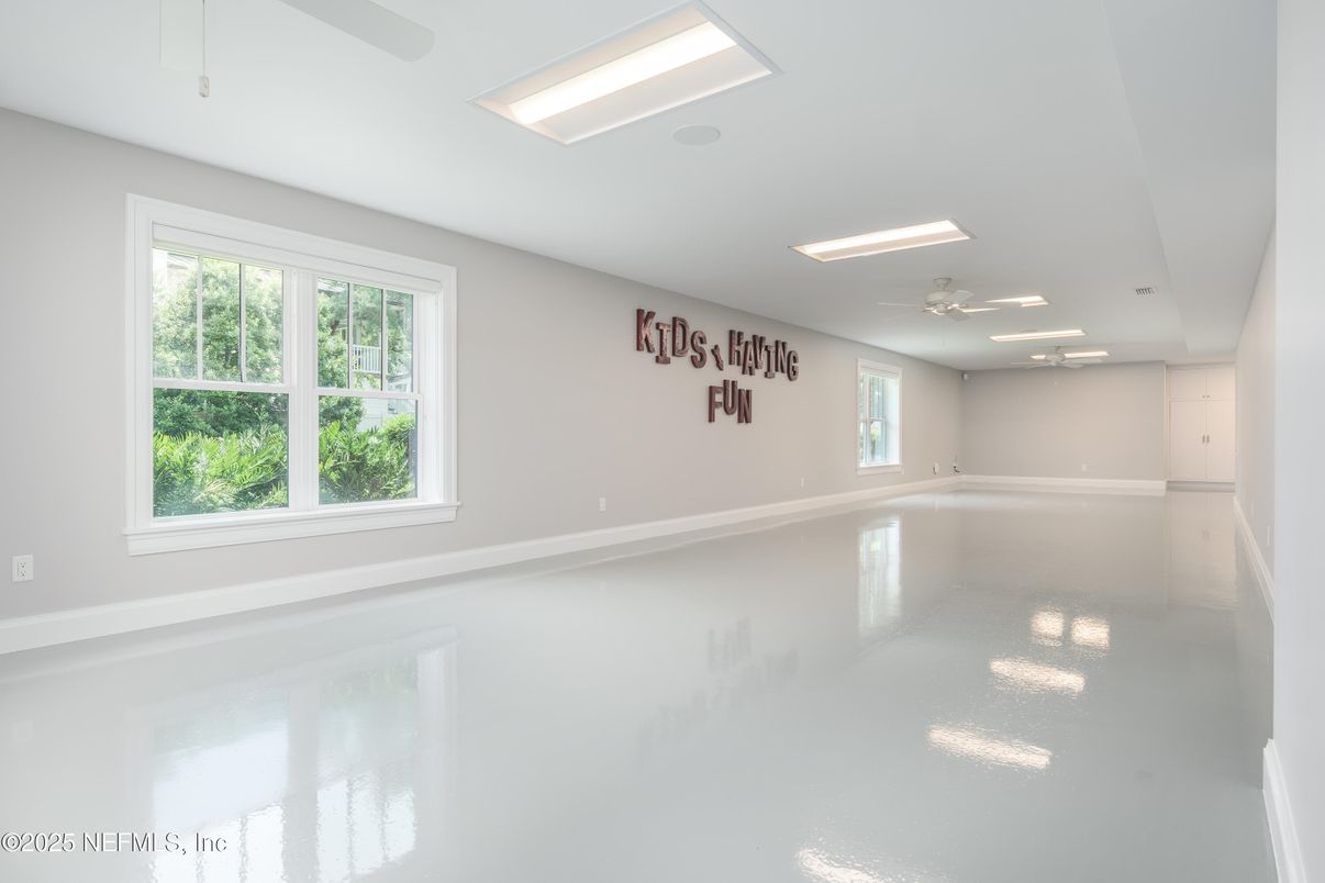 Empty room, Interior, Recessed Lighting
