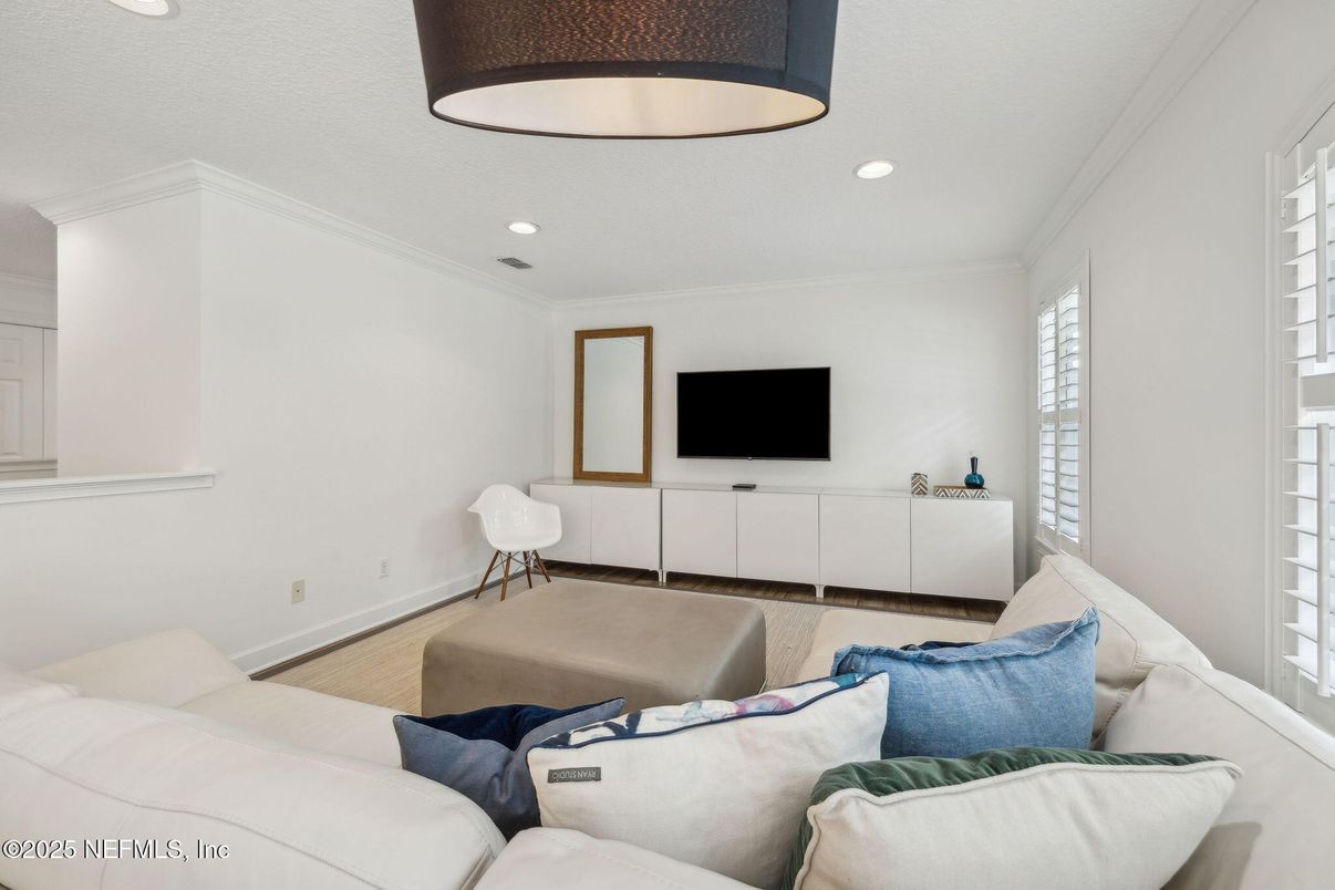 Interior, Living room, Recessed Lighting, Wood Texture Flooring