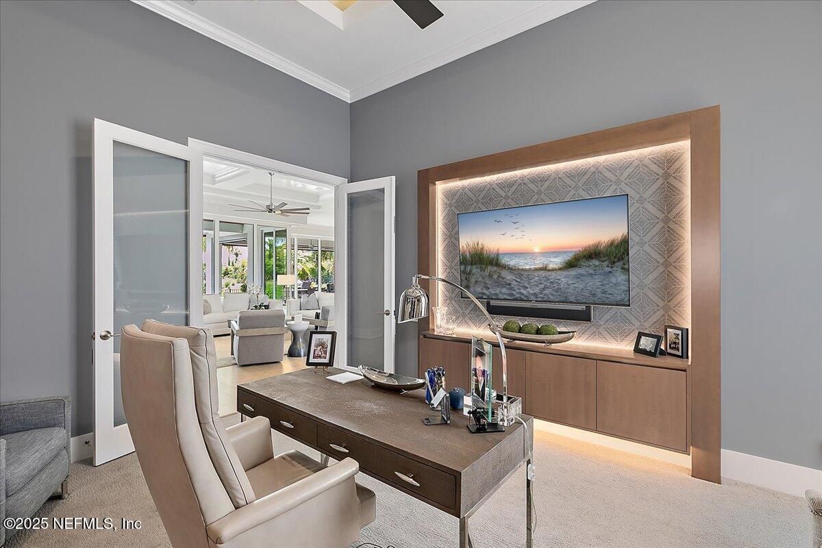 Home Office, Interior
