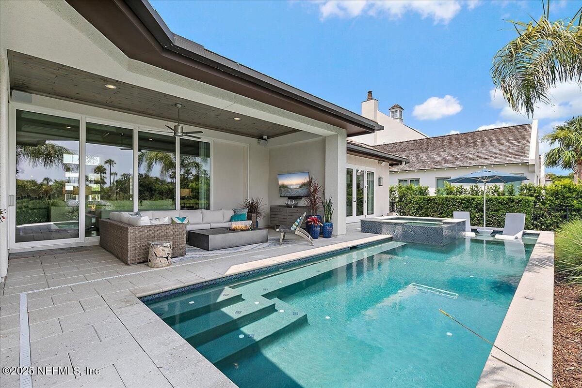 Exterior, Pool