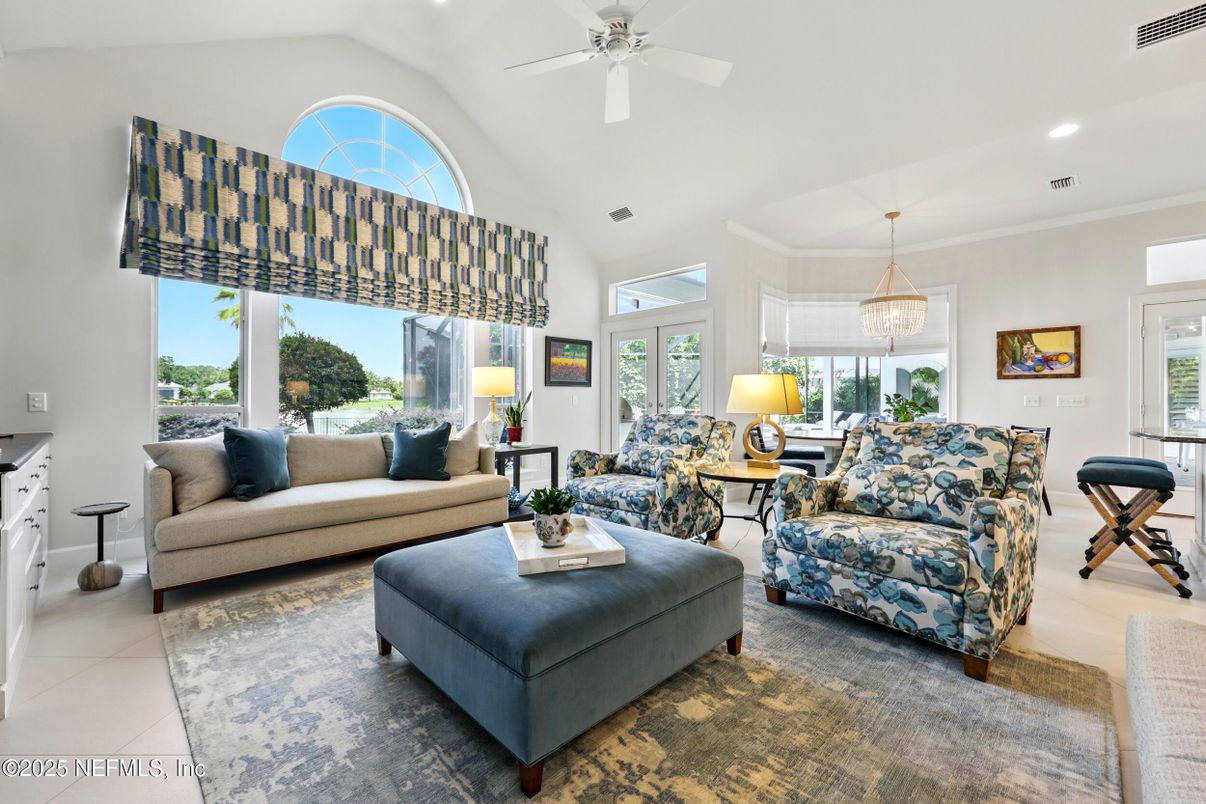 Interior, Living room, Pendant Lights, Recessed Lighting