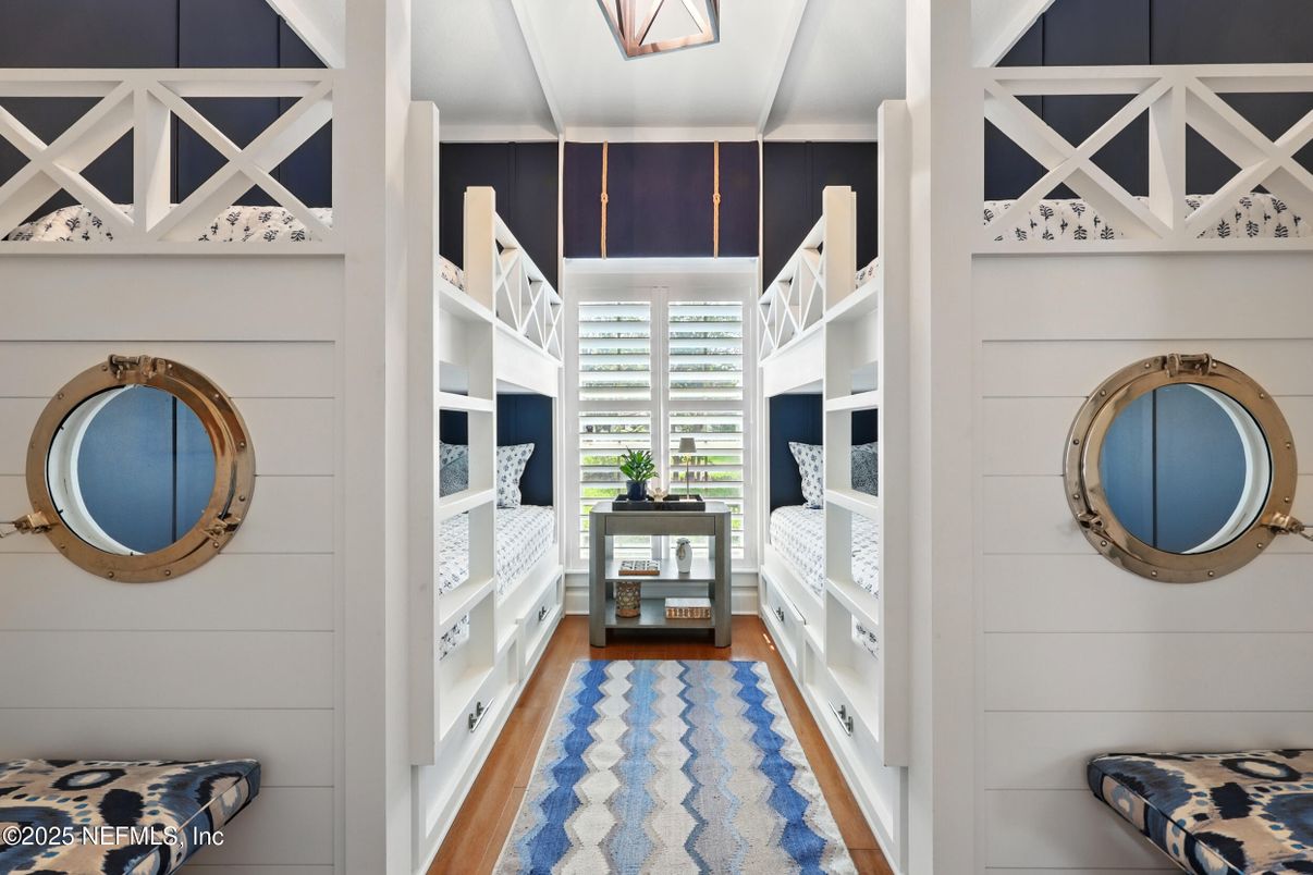 Interior, Walk-in Closets, Wood Texture Flooring