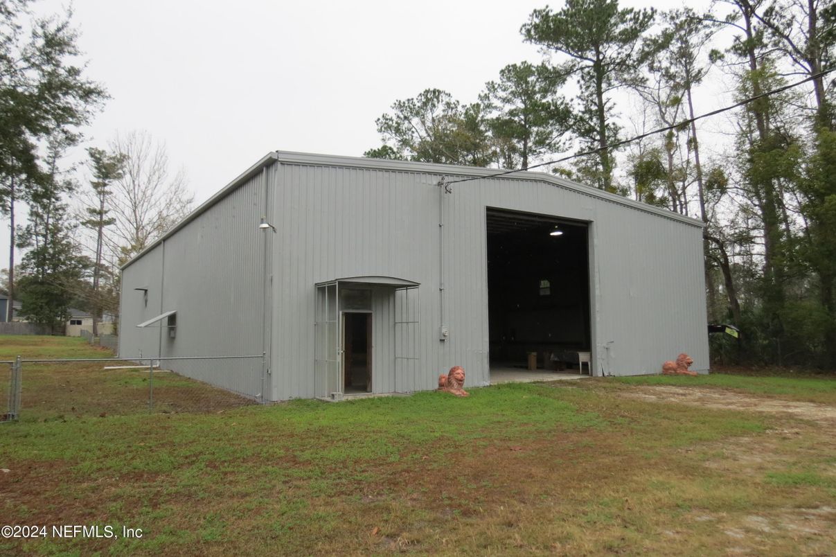 Backyard, Exterior