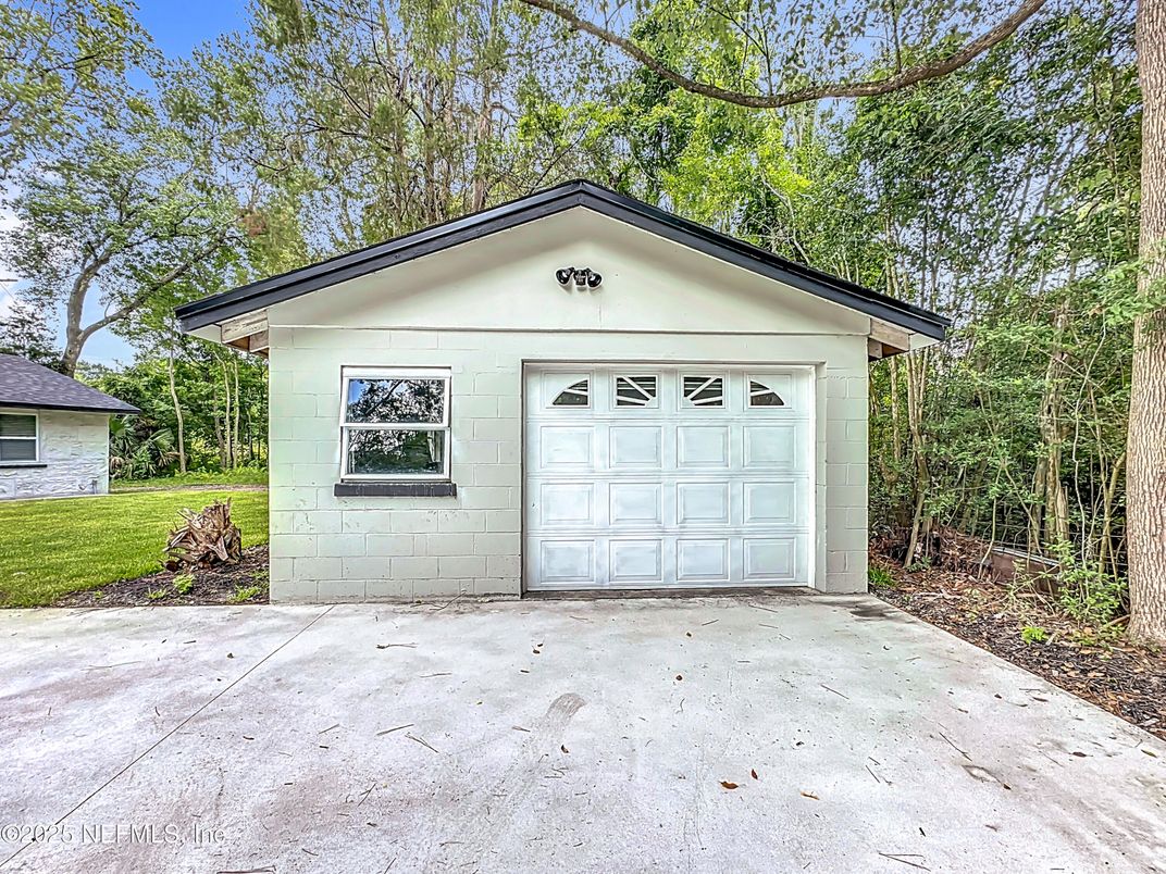 Detached Garage, Exterior