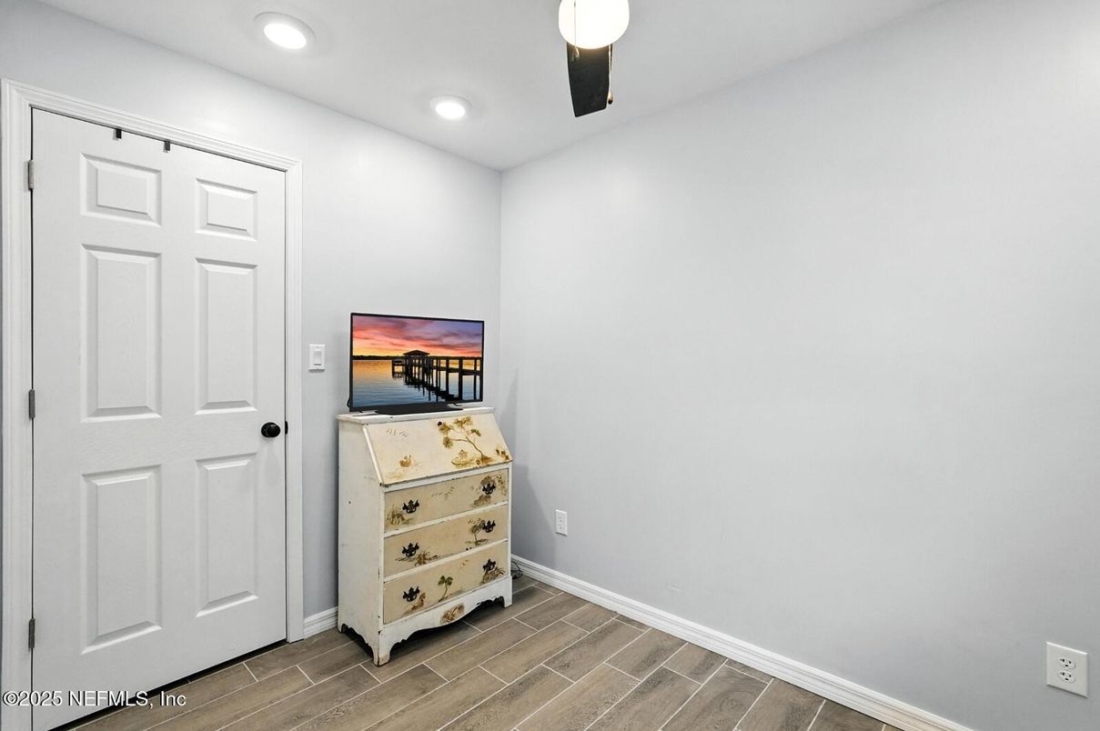 Interior, Recessed Lighting, Water, Wood Texture Flooring