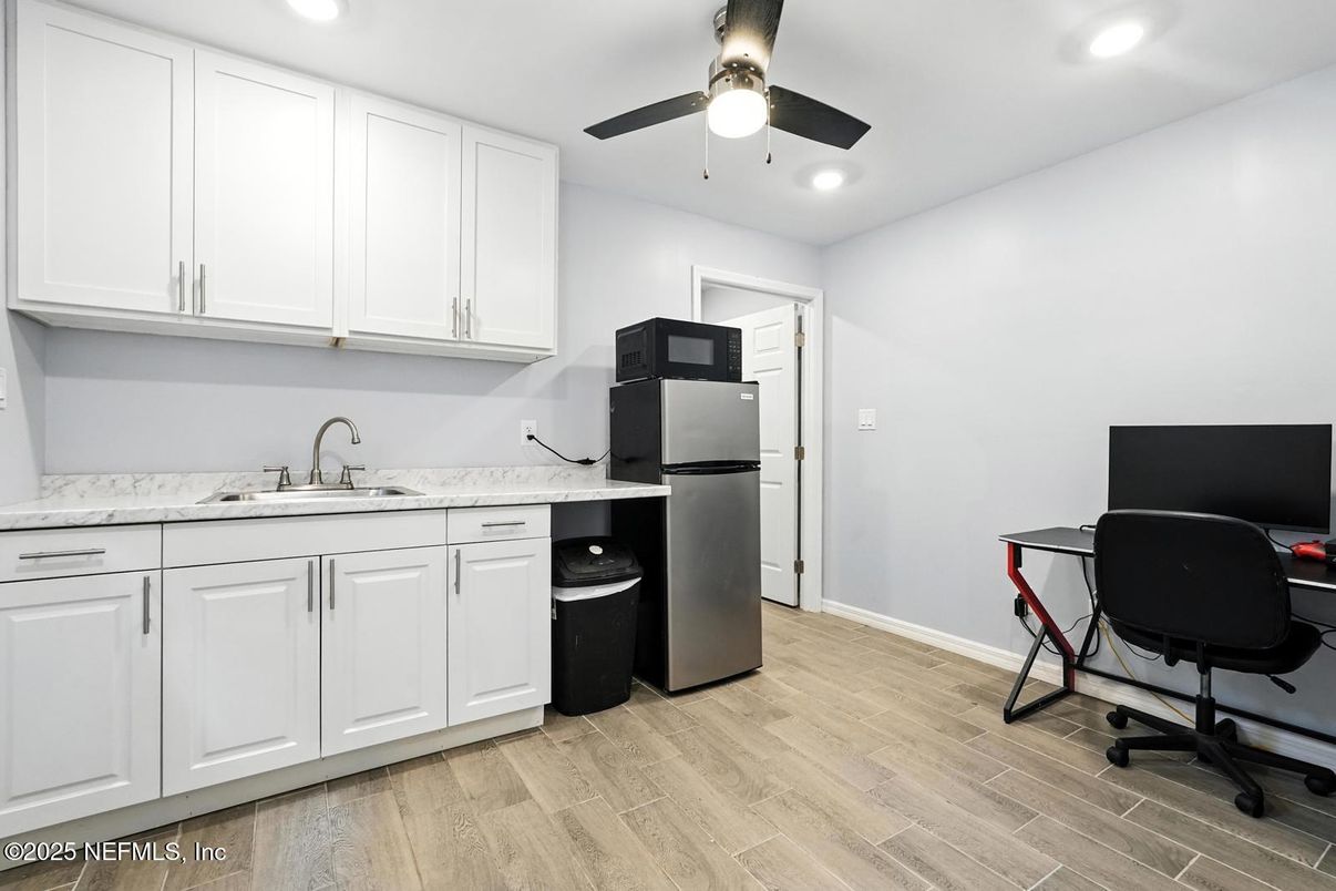Home Office, Interior, Kitchen, Recessed Lighting, Wood Texture Flooring