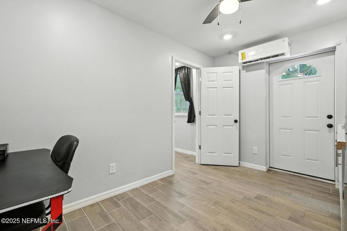 Interior, Recessed Lighting, Wood Texture Flooring
