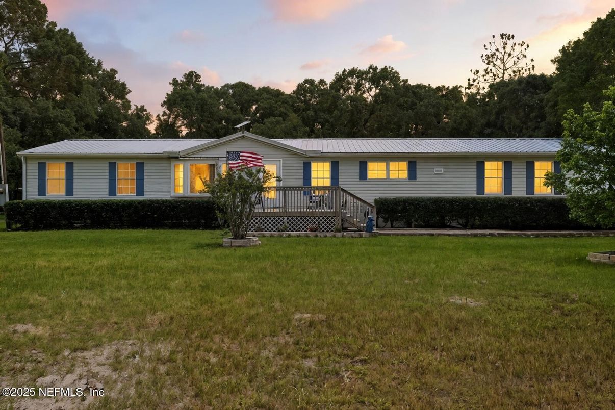 Backyard, Exterior, Facade, Ranch