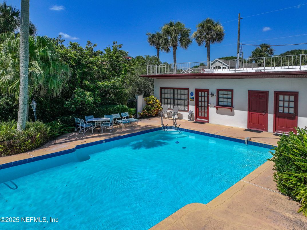 Exterior, Pool