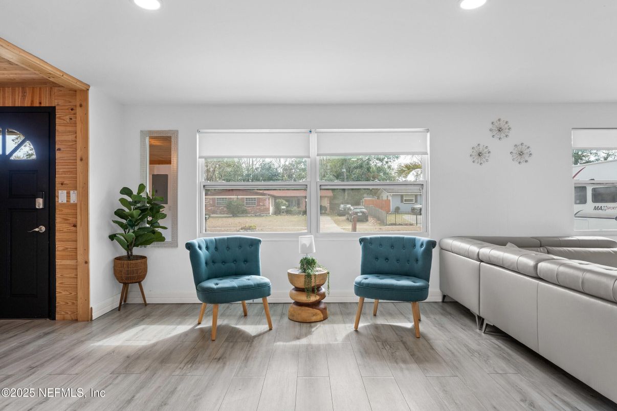 Interior, Living room, Recessed Lighting, Wood Texture Flooring