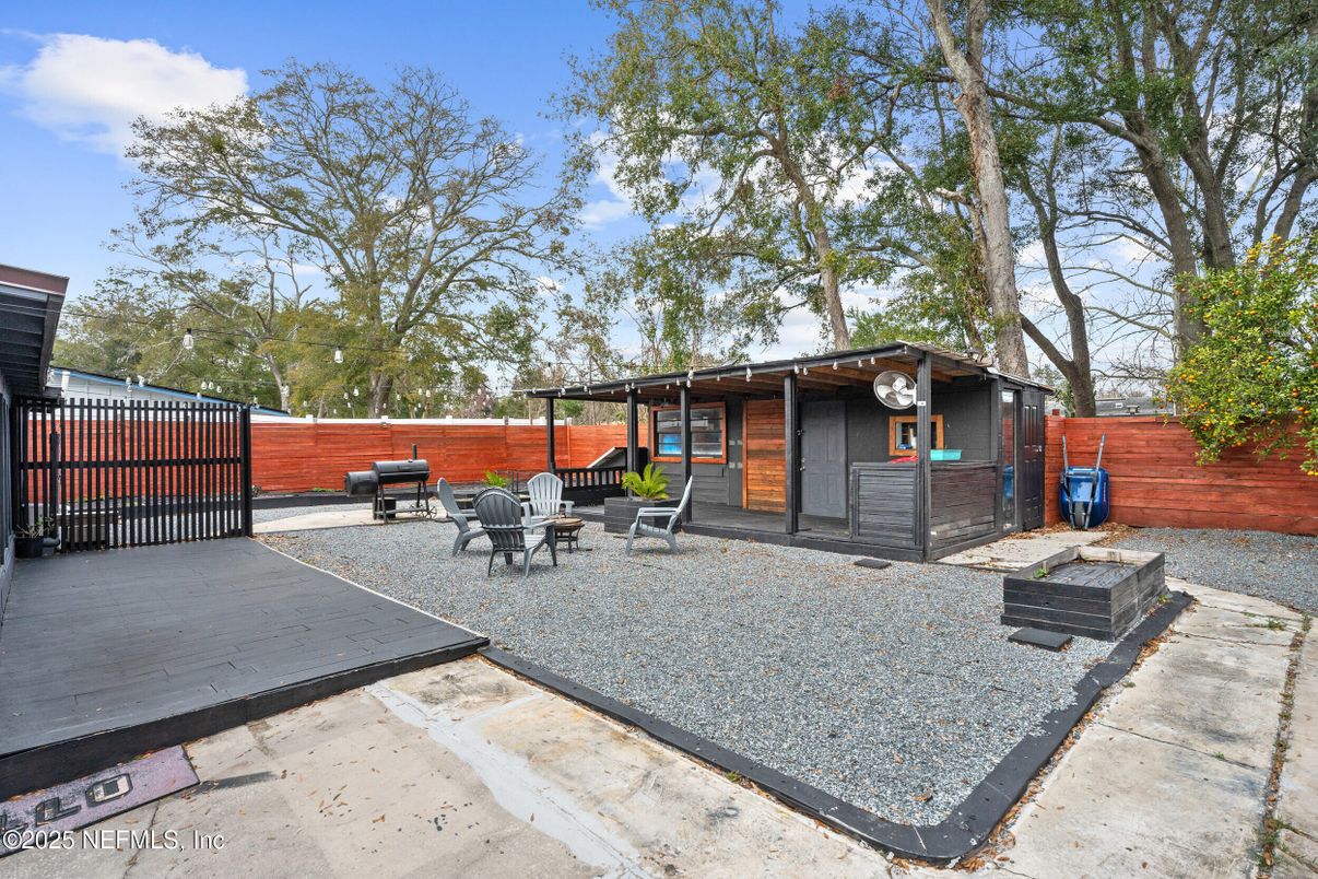 Backyard, Exterior