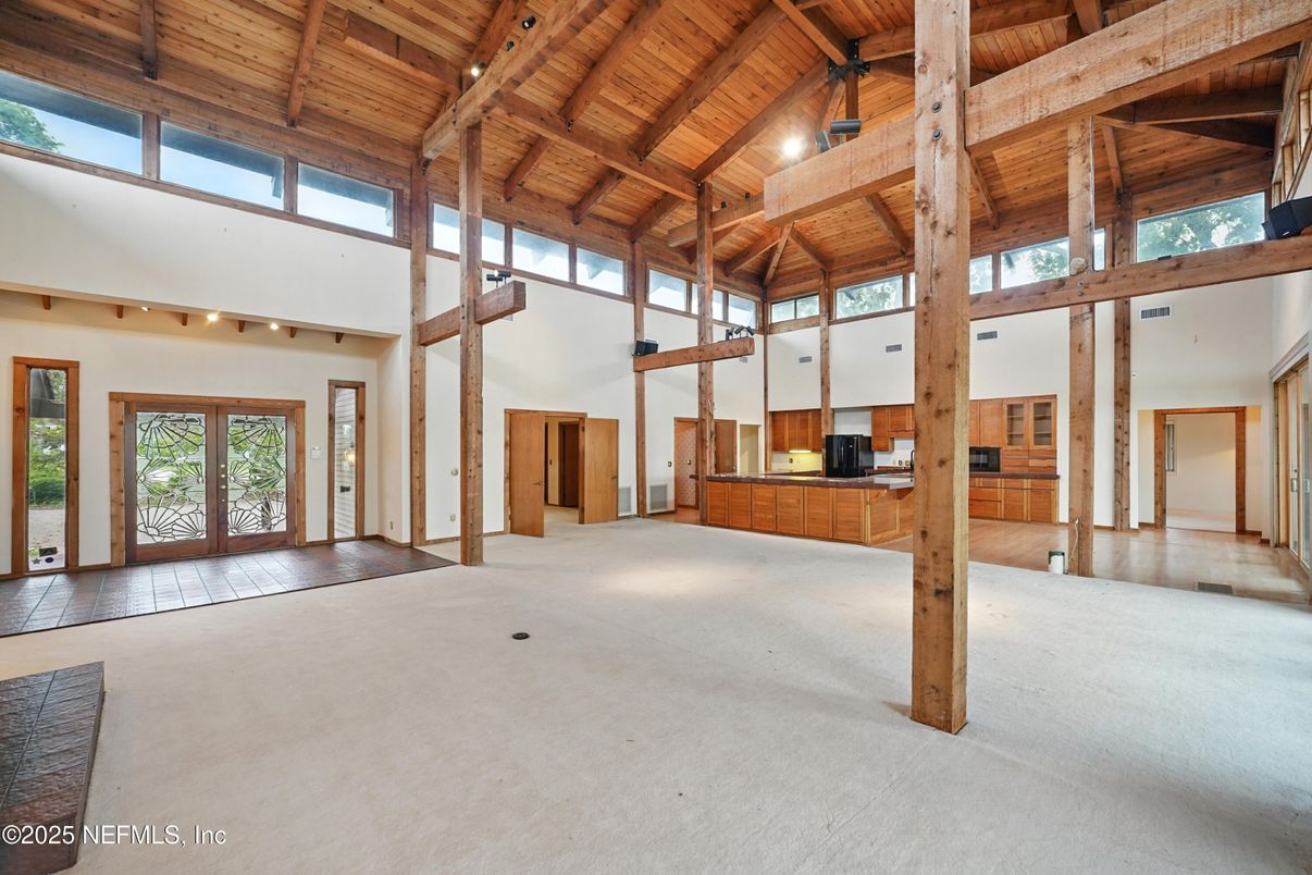 Empty room, Interior, Wooden Beams, Wooden Ceilings