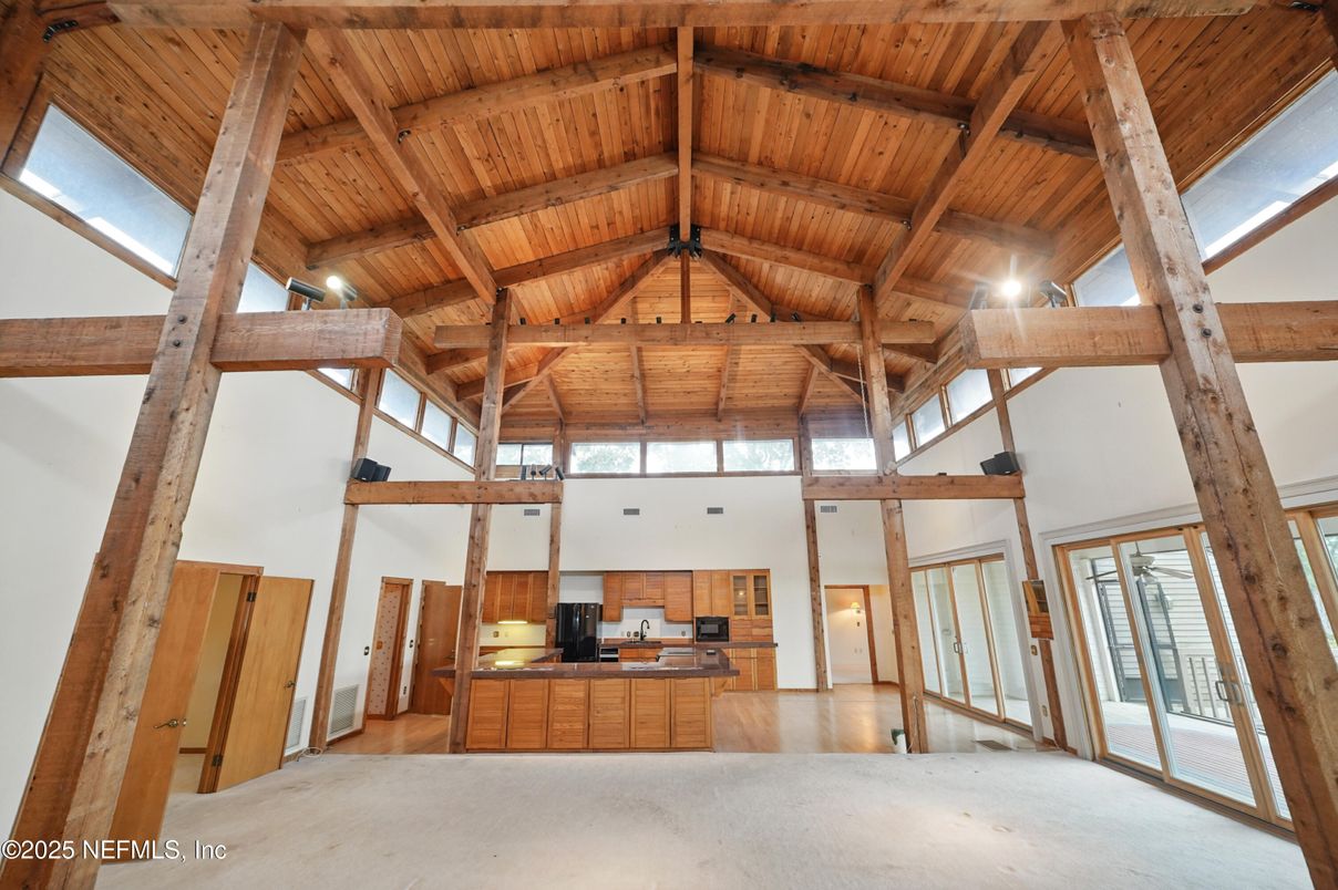 Empty room, Interior, Wooden Beams, Wooden Ceilings