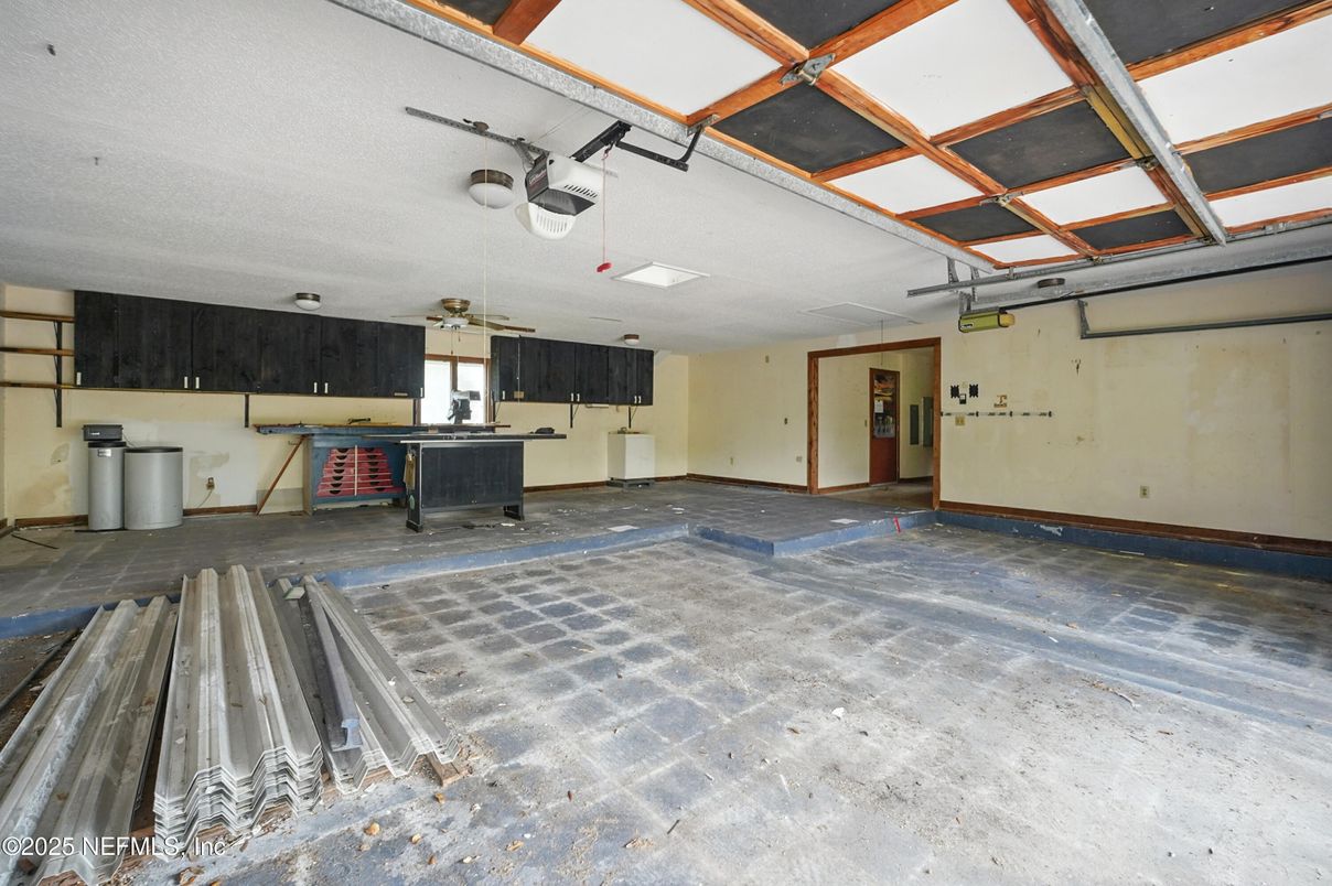 Garage, Interior